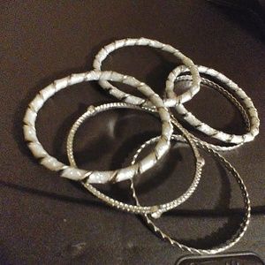 Set of 6 Bangles.
